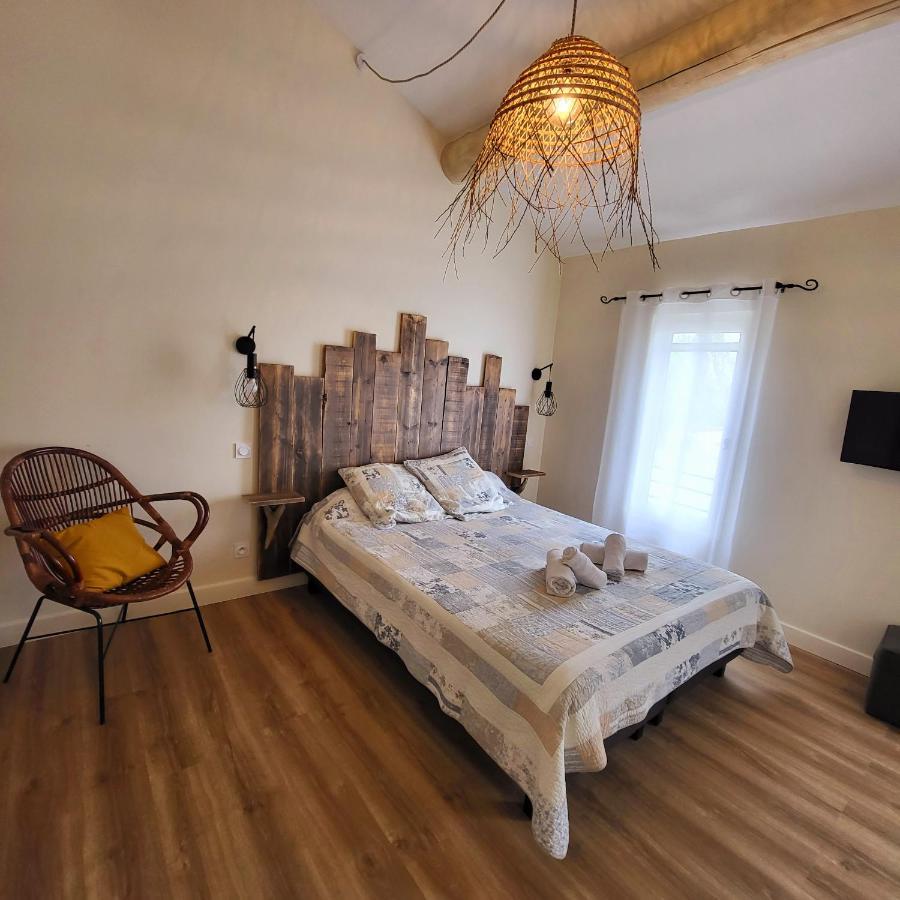 Manade Saint Louis Mas De La Paix Bed & Breakfast โวแวร์ ภายนอก รูปภาพ